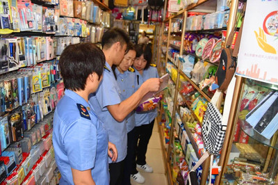 蘭山區市場監管局開展秋季開學前校園周邊食品安全與煙草制品零售專項大檢查